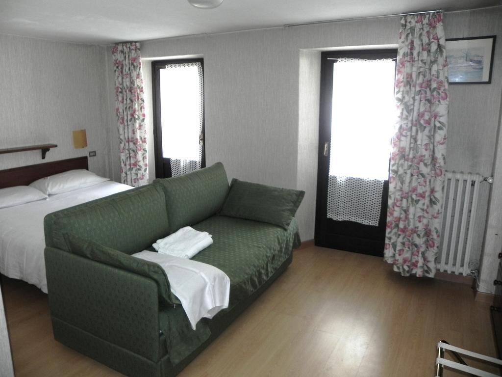 Hotel Nuovo Pecetto Macugnaga Rum bild